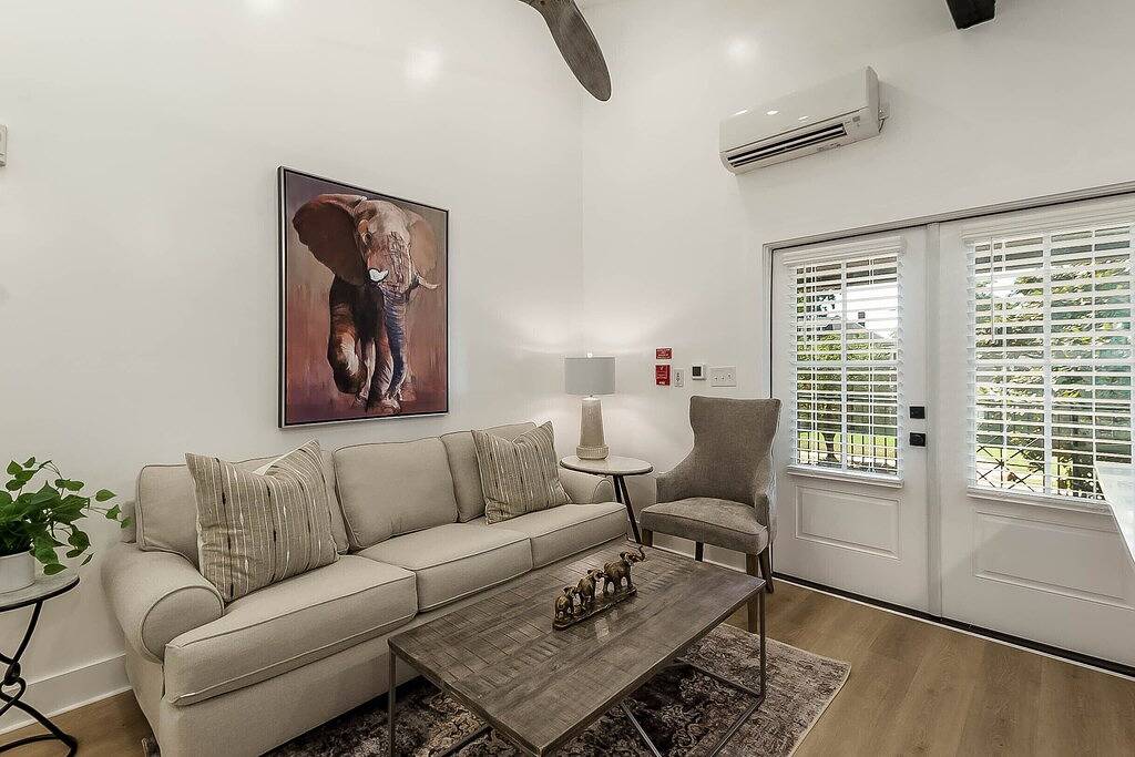 Ganze Wohnung, The Polly Luxury Condos Blocks from Stadium | Walk Downtown in Tuscaloosa, Tuscaloosa County