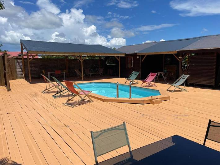 Gîte pour 2 personnes, avec jardin ainsi que piscine et vue