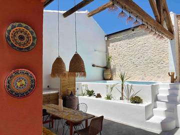 Gîte pour 8 personnes, avec vue ainsi que jardin et piscine à Villemolaque