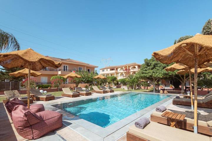 Ferienwohnung für 10 Personen, mit Ausblick und Garten sowie Pool, kinderfreundlich in Zakynthos Stadt