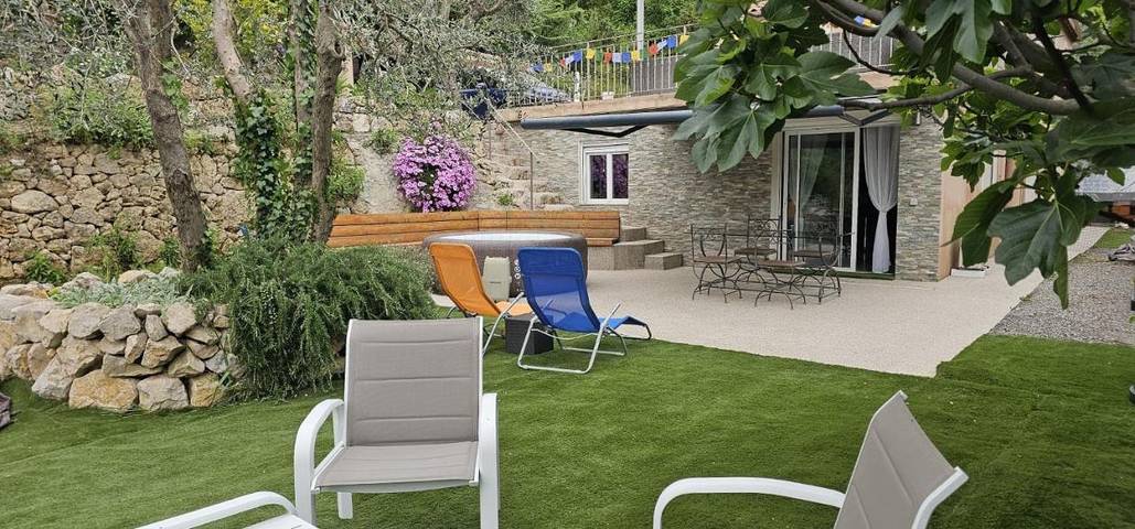 Apartamento de vacaciones para 4 personas, con jardín y jacuzzi - 1