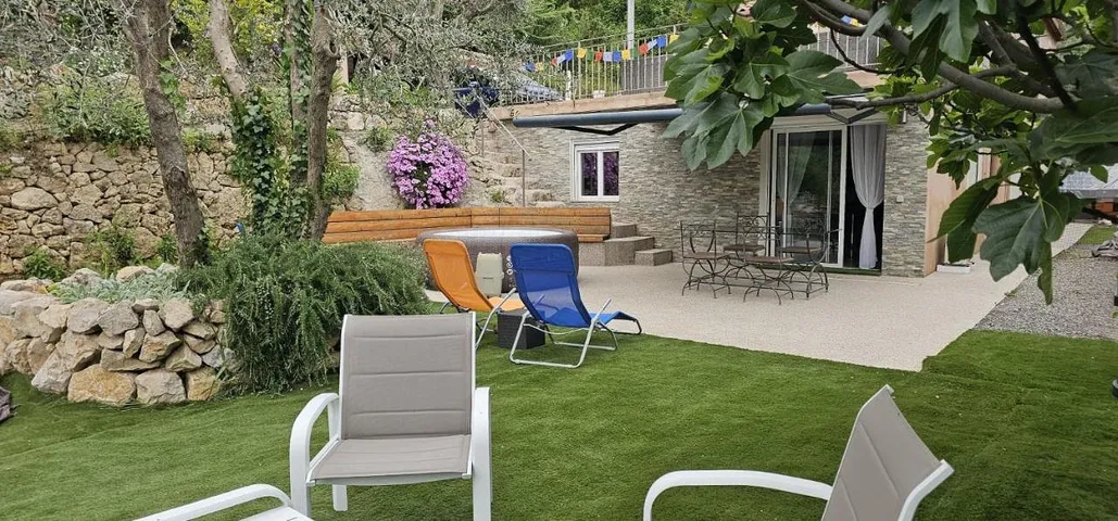 Apartamento de vacaciones para 4 personas, con jacuzzi y jardín - 1