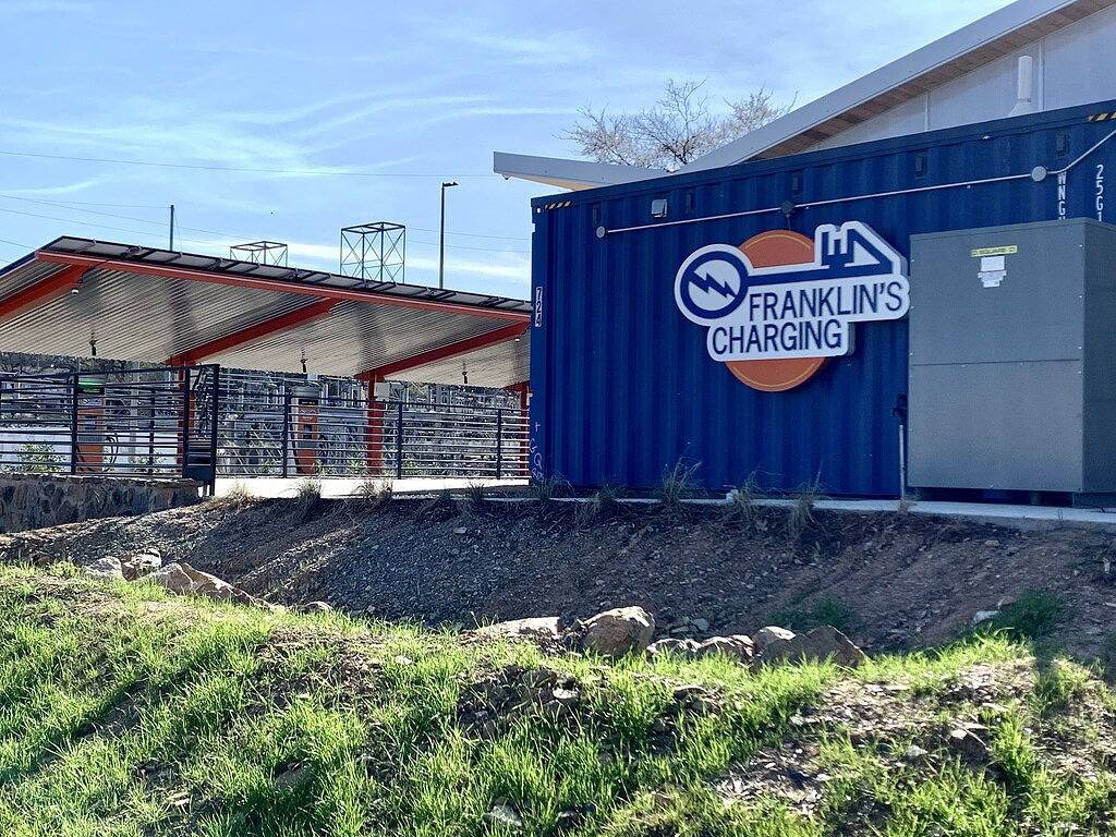 Sunny Stifft’s Station/Capital View: Off Street Parking At&T Fiber in Little Rock, Arkansas