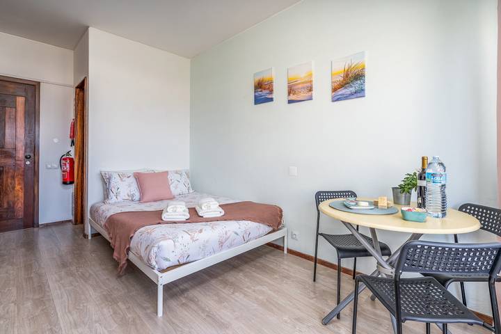 Entire apartment, Gaivotas House Apartment with Balcony and Wi-Fi Access in Alvor, Faro District