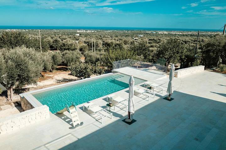 Villa per 9 persone, con panorama e giardino nonché piscina a Fasano