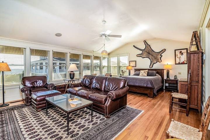 Vacation house for 22 people, with yard and terrace in Pawleys Island