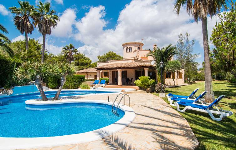 Sea View Apartment with Pool, Terrace, and A/C - 800m to Cala Mitjana in Cala Mitjana, Felanitx