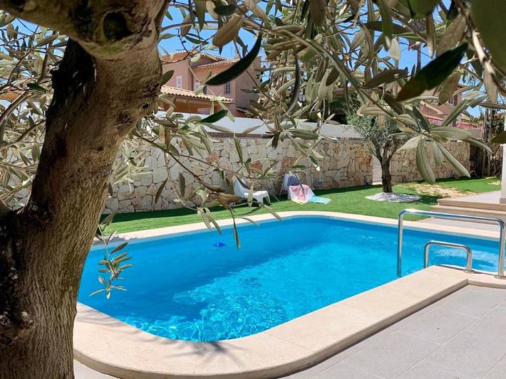 Ferienhaus am strand für 7 Personen, mit Terrasse und Pool in Santanyí