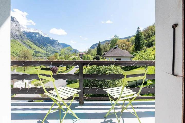 Gîte pour 6 personnes, avec vue et balcon à Magland - 2
