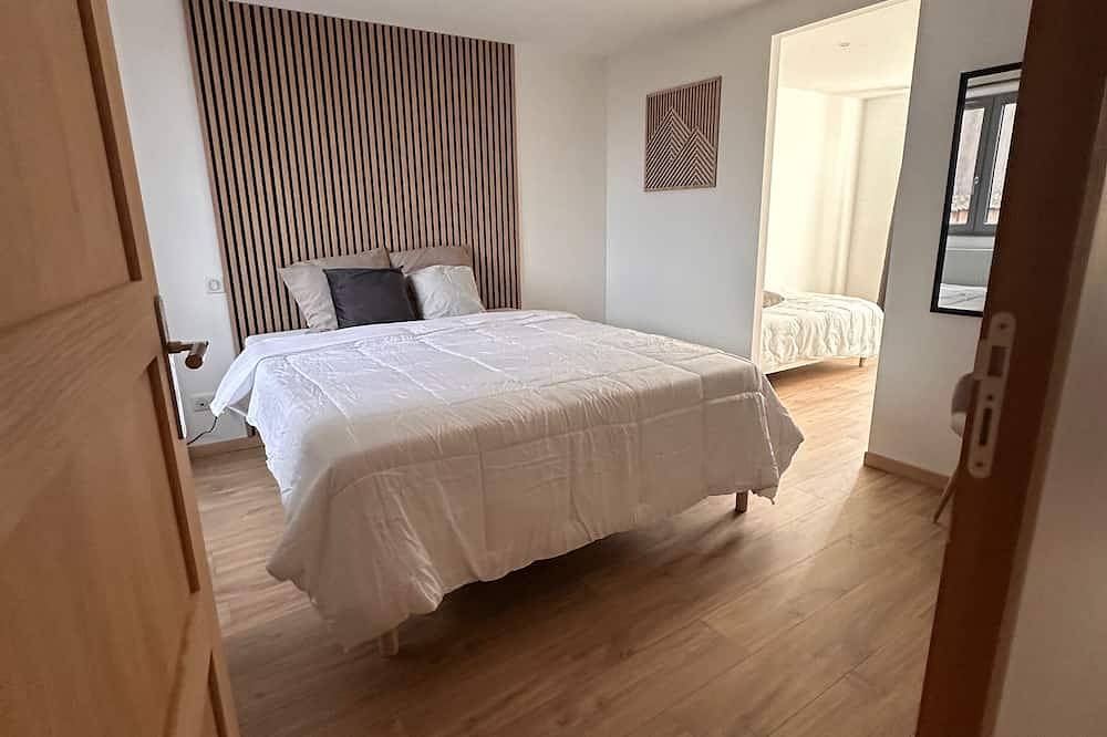 Entire apartment, Au petit Langres: Downtown accommodation in Langres, Haute-Marne