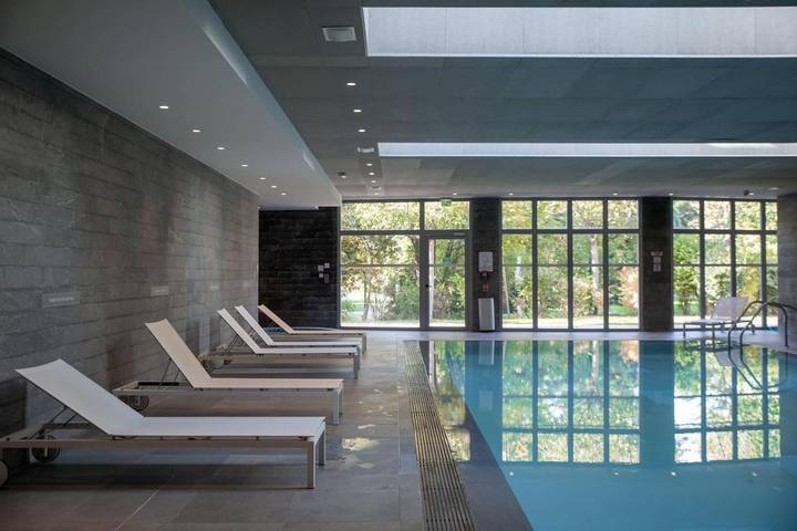 Hôtel pour 2 personnes, avec Balcon et Jacuzzi ainsi que Terrasse et Piscine
