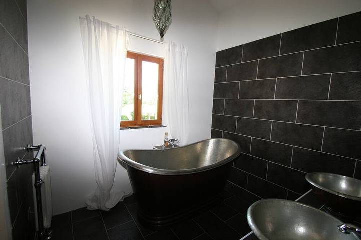 Gîte pour 14 personnes, avec jardin à Lempaut - 4