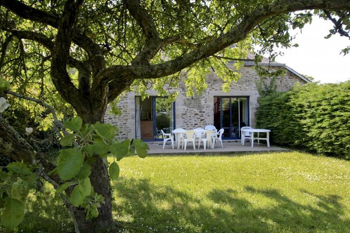 Gîte pour 10 personnes, avec jardin à Le Tour-du-Parc - 2