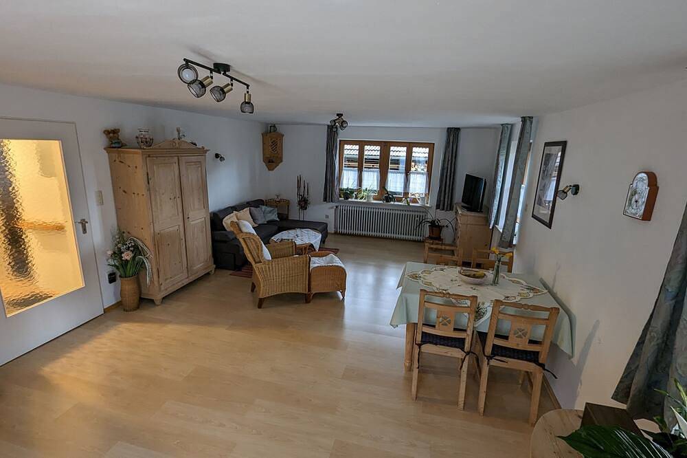 Ganze Wohnung, Gemütliche Ferienwohnung im bayerisch modernen Stil mit Terrasse in Bad Heilbrunn, Tölzer Land