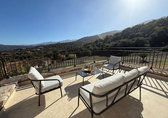 Location de vacances pour 8 personnes, avec terrasse ainsi que piscine et vue, animaux acceptés à Lavatoggio - 2