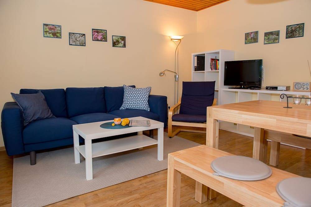 Ganze Wohnung, Ferienwohnung mit großer sonniger Gartenterrasse und Blick auf die Mosel in Enkirch, Bernkastel-Kues & Umgebung