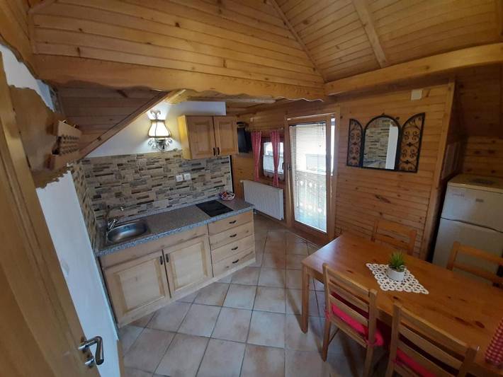 Apartamento para 2 personas, con piscina además de jardín y vistas en Eslovenia