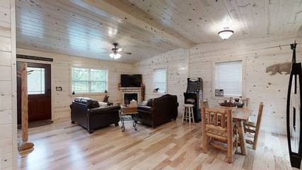 Chalet for 4 Guests in Pigeon Forge, Sevier County, Picture 3