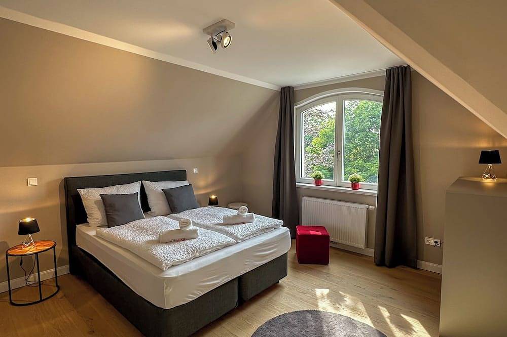 Ganze Wohnung, Uferresidenz: Altbau-Charme, Komfort & Wasserblick in Oldenburg, Oldenburger Münsterland
