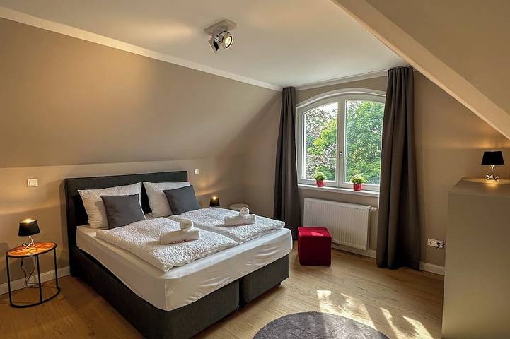 Ganze Wohnung, Uferresidenz: Altbau-Charme, Komfort & Wasserblick in Oldenburg, Niedersachsen