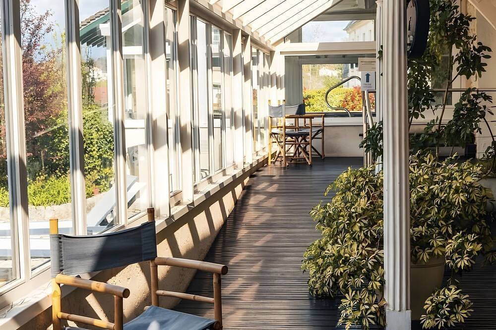 Glamping « Yourte Chaleureuse » avec terrasse privée et jardin partagé in Bois-le-Roi, Seine-et-Marne