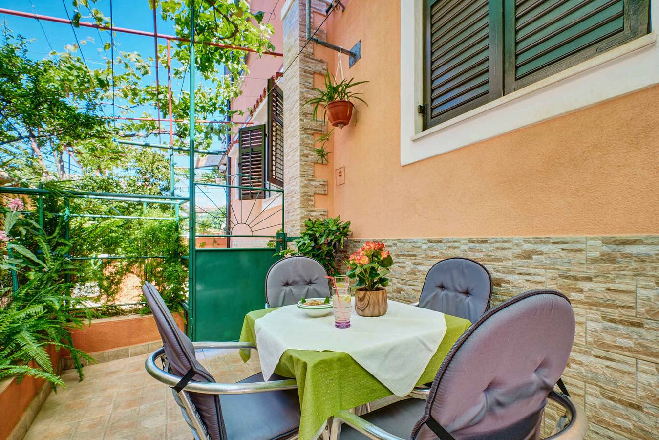 Ganze Ferienwohnung, Ferienwohnung mit Klimaanlage und Terrasse in Mali Lošinj, Lošinj