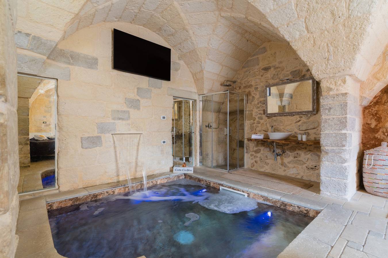 Suite 'La Limesa' Corte Cochlea mit Panoramaterrasse, Innenpool, Wlan und Klimaanlage in Cannole, Lecce Provinz