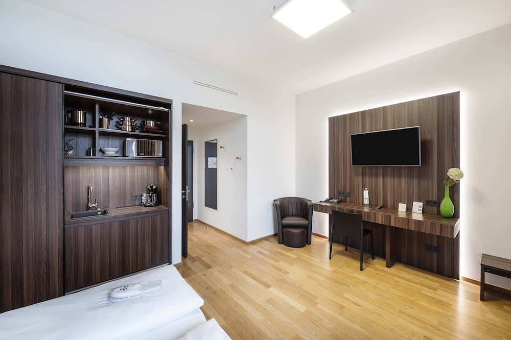 Sevendays Hotel Boardinghouse Doppelzimmer mit  Balkon in Bahnstadt, Heidelberg