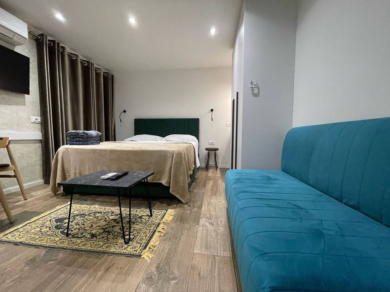 Ganzes Studio, Studio für 2 Personen mit Balkon in Tiranë, Albanien