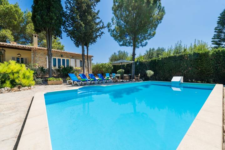 Villa voor 4 personen, with terras and tuin as well as zwembad in Inca