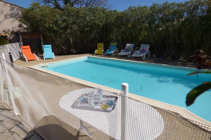 Location de vacances pour 8 personnes, avec terrasse et jardin à Lespignan