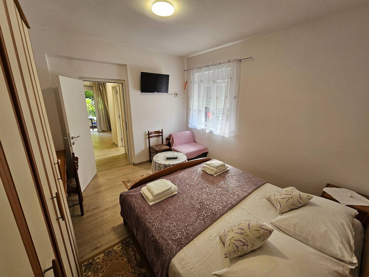Ganze Wohnung, 1-Zimmer-Ferienwohnung mit Terrasse Mundanije, Rab A-23315-a in Palit, Rab