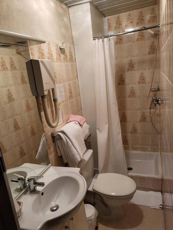 Quadruple Room with Bath in Châteauneuf-de-Randon, Région de Mende