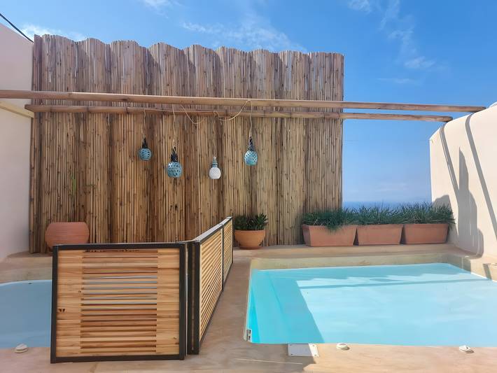 Lejlighedshotel for 4 personer med jacuzzi in Finikia, Santorini