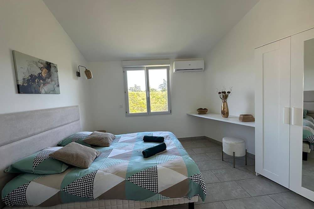Air-conditioned house for 4 with view in Villeneuve-lès-Avignon, Nimes und Umgebung
