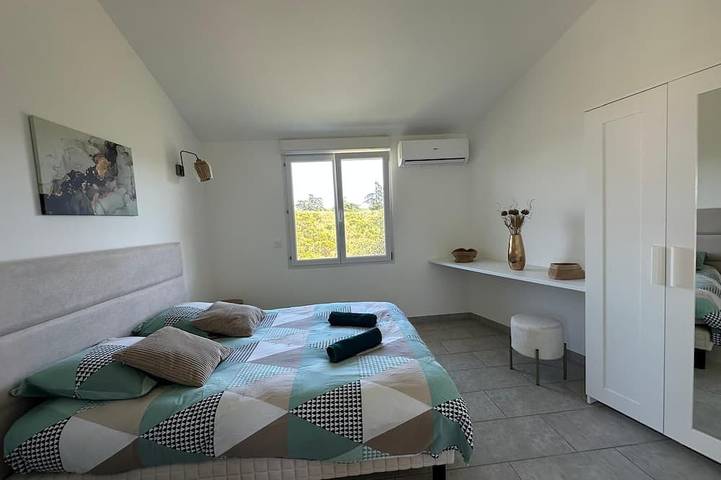 Air-conditioned house for 4 with view in Villeneuve-lès-Avignon, Region de Nimes