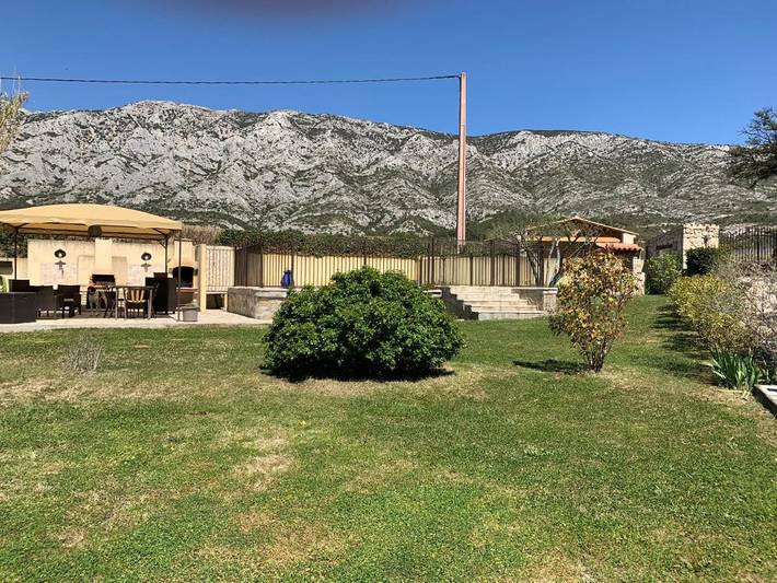 Gîte pour 4 personnes, avec vue ainsi que piscine et jardin à Puyloubier - 3