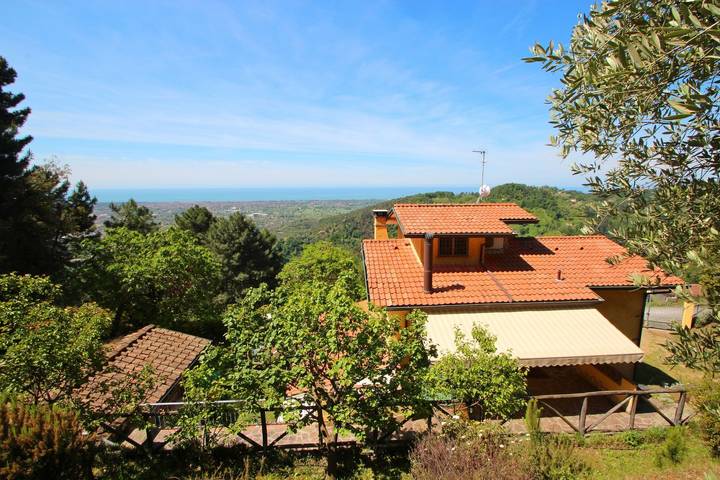 Location de vacances pour 8 personnes, avec terrasse et jardin, animaux acceptés à Pietrasanta - 4