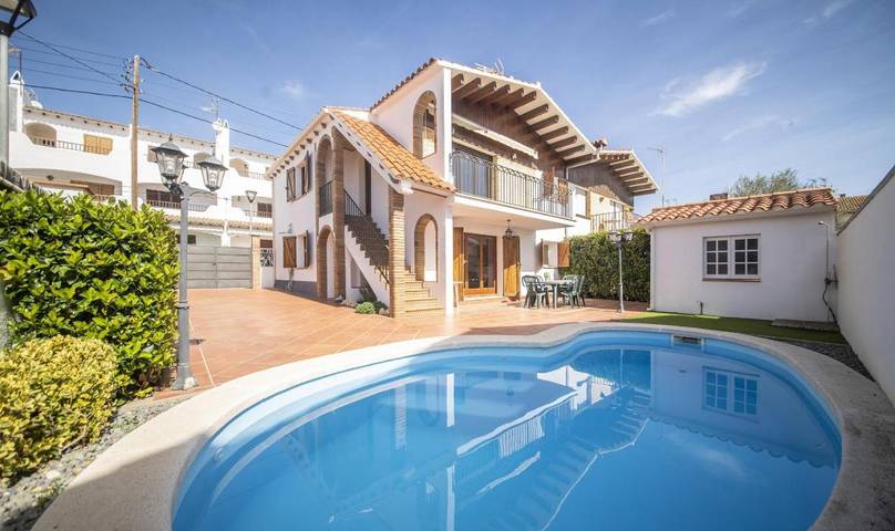 Casa rural para 10 personas, con Balcón además de Jardín y Piscina en Roda de Bará