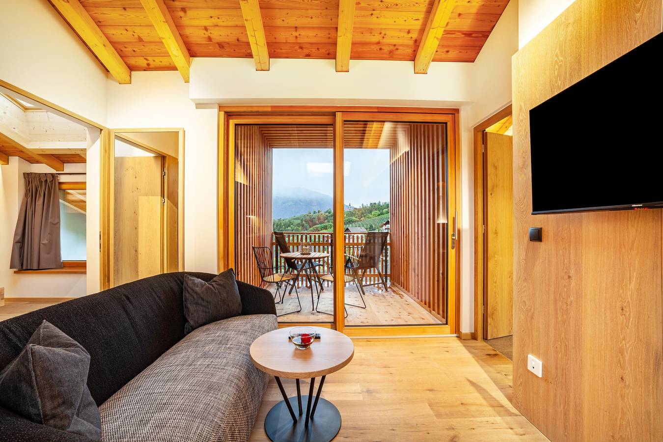 Ganze Wohnung, Ferienwohnung 'Hütterhof Herbischt' mit Bergblick, privater Terrasse und Wlan in Kuens, Passeiertal