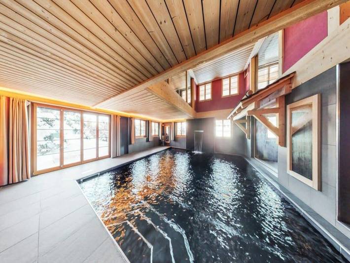 Vakantiewoning voor 14 personen, with Balkon/Terras and Terras as well as Tuin and Zwembad in Zweisimmen