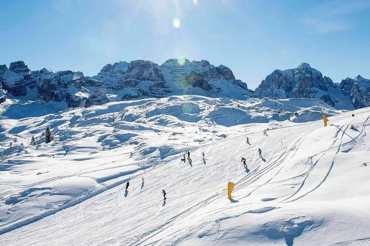 Appartement entier, Luxury Chalet Sky-Loft Campiglio Dolomites View with Parking in Madonna di Campiglio, Comune di Pinzolo