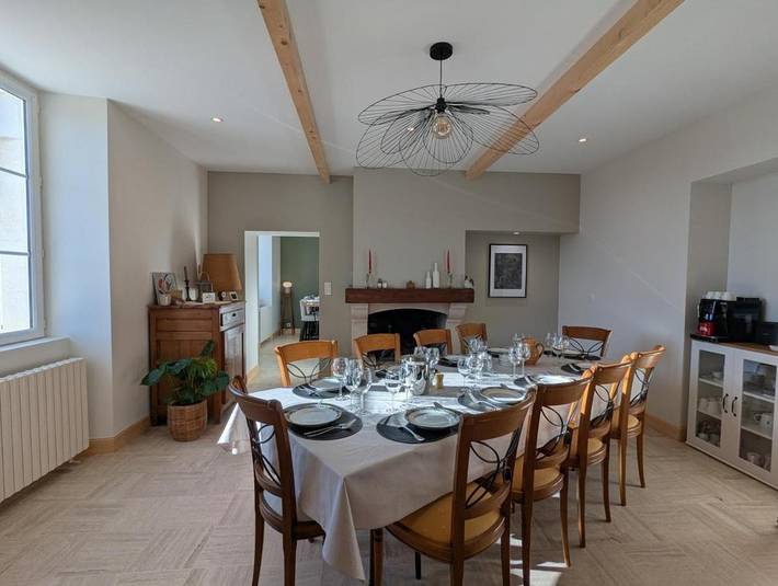 Location de vacances pour 8 personnes, avec piscine ainsi que jardin et vue à Saint-Saturnin (Charente) - 4