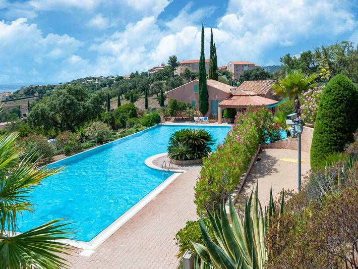 Ferienhaus für 6 Personen, mit Terrasse und Garten sowie Pool