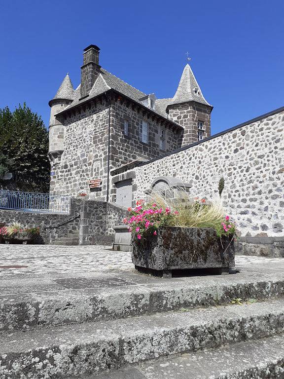 Maison du Chevalier des Huttes - Chambre à la Grande Cheminée in Vic-sur-Cère, Région d'Aurillac