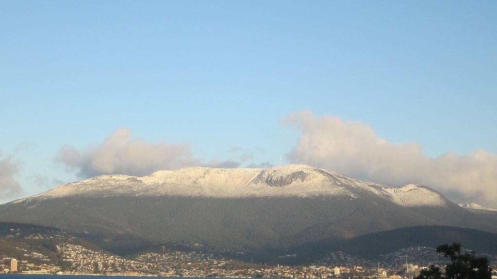 Ganze Wohnung, Modernes, stilvolles Apartment mit 2 Schlafzimmern für 4 Personen, kostenlosem Wlan und Parkplatz abseits der Straße in Hobart, Tasmanien