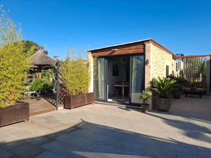 Hôtel pour 2 personnes, avec Jacuzzi et Terrasse ainsi que Jardin et Piscine