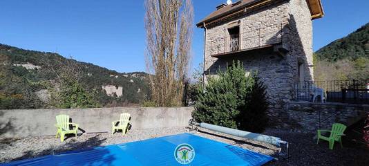 Gîte pour 4 personnes, avec jardin et piscine dans Monestier-d'Ambel