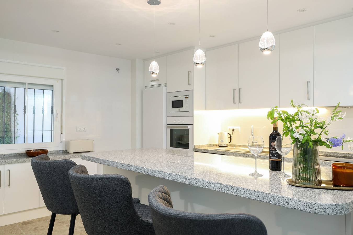 Entire apartment, Los Naranjos / Puerto Banus apartment in Nueva Andalucia Golf Valley, Marbella