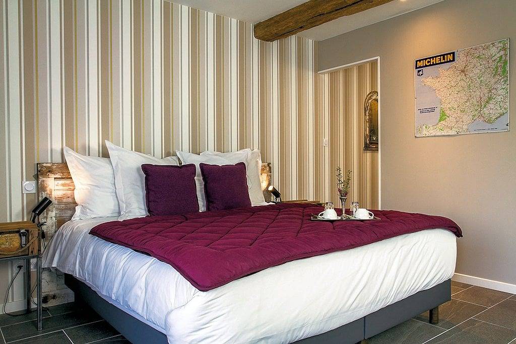 Maison d'hôtes de Calzac Moulin - Chambre Lochrist in Theix, Parc naturel régional du Golfe du Morbihan